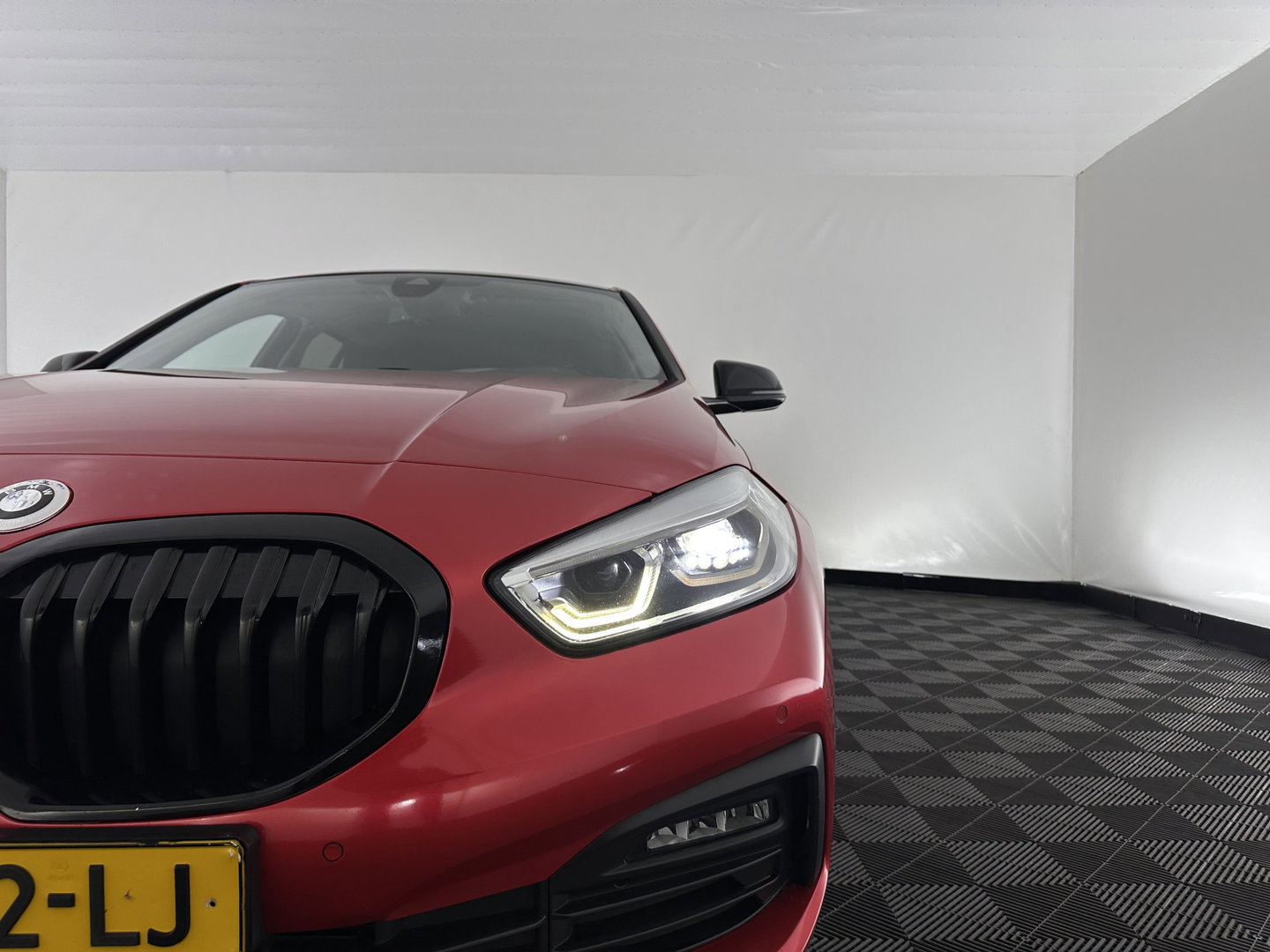 BMW 1-serie 116D Executive Edition *DIGI-COCKPIT | FULL-LED | NAVI-FULLMAP | AMBIENTLIGHT | CRUISE | KEYLESS | PRIVACY-GLASS | ECC | PDC | 16"ALU*