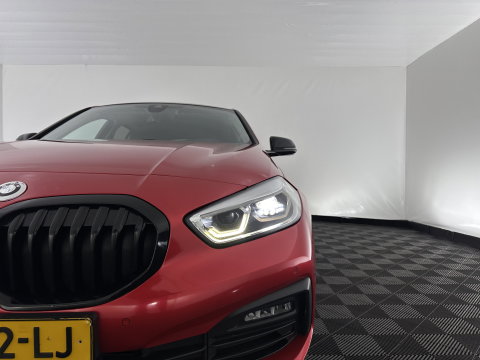 BMW 1-serie 116D Executive Edition *DIGI-COCKPIT | FULL-LED | NAVI-FULLMAP | AMBIENTLIGHT | CRUISE | KEYLESS | PRIVACY-GLASS | ECC | PDC | 16"ALU*