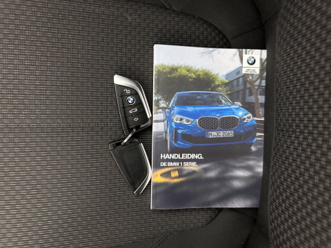 BMW 1-serie 116D Executive Edition *DIGI-COCKPIT | FULL-LED | NAVI-FULLMAP | AMBIENTLIGHT | CRUISE | KEYLESS | PRIVACY-GLASS | ECC | PDC | 16"ALU*