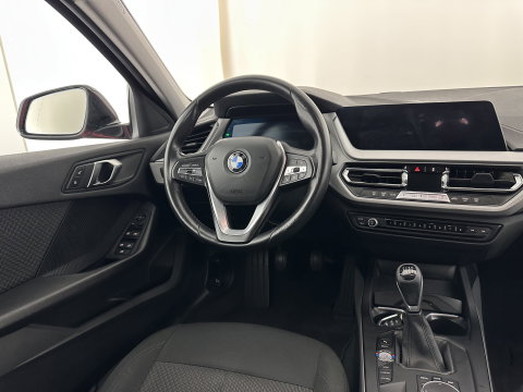 BMW 1-serie 116D Executive Edition *DIGI-COCKPIT | FULL-LED | NAVI-FULLMAP | AMBIENTLIGHT | CRUISE | KEYLESS | PRIVACY-GLASS | ECC | PDC | 16"ALU*
