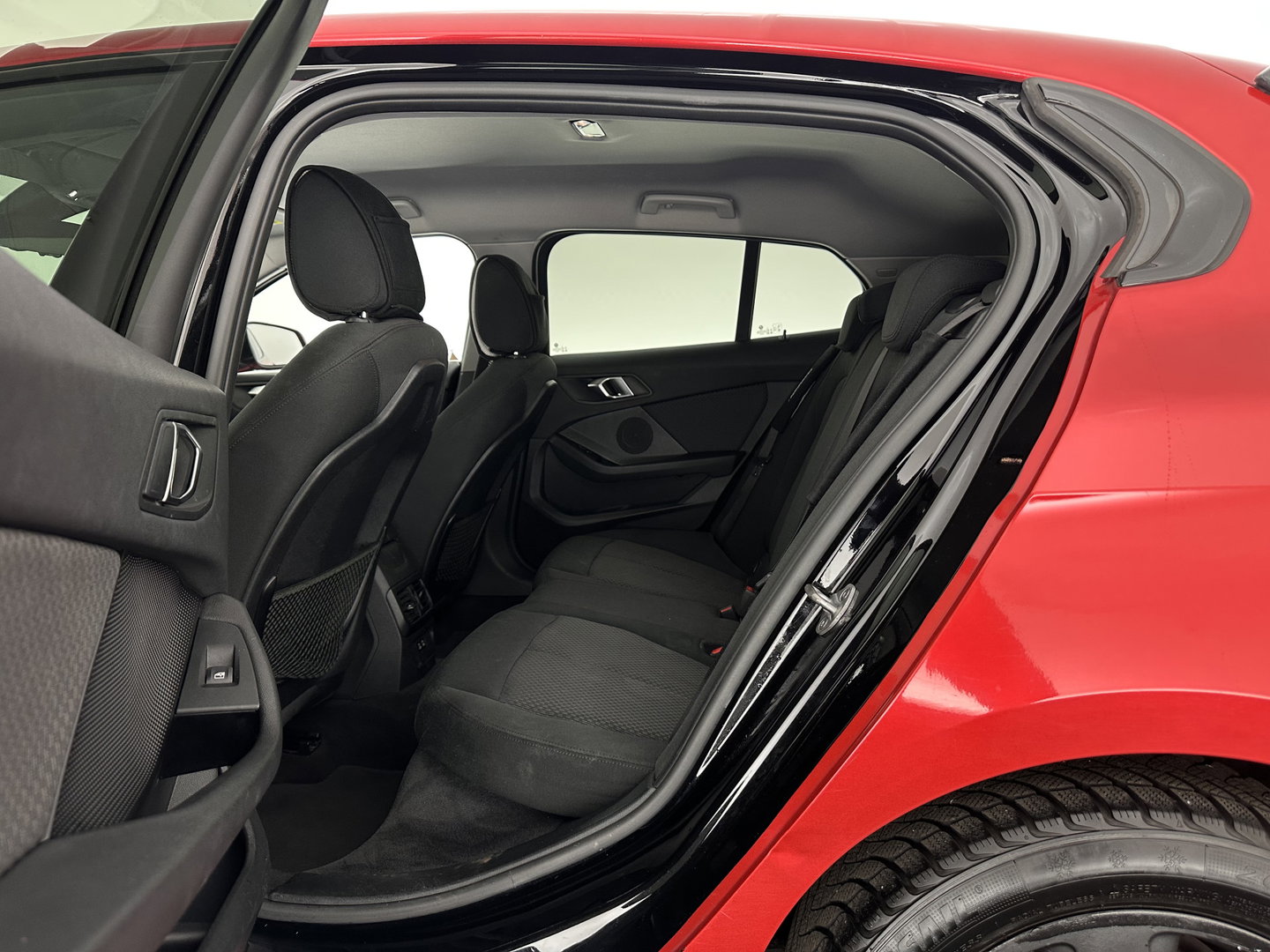 BMW 1-serie 116D Executive Edition *DIGI-COCKPIT | FULL-LED | NAVI-FULLMAP | AMBIENTLIGHT | CRUISE | KEYLESS | PRIVACY-GLASS | ECC | PDC | 16"ALU*