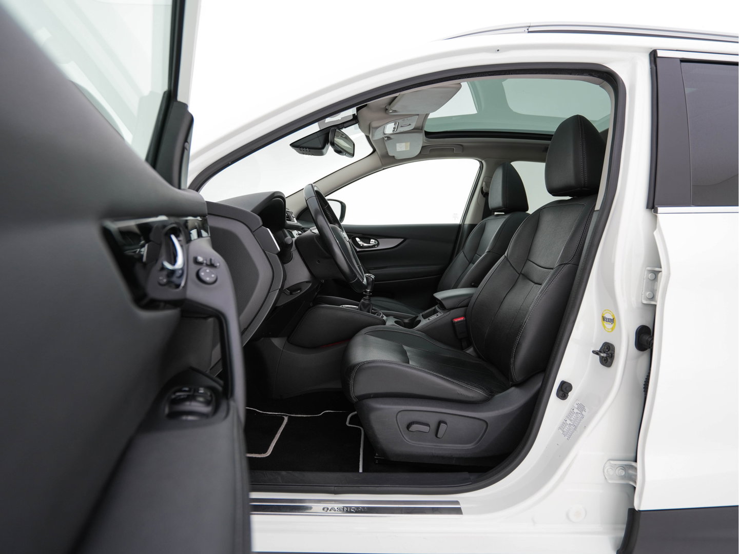 Nissan QASHQAI 1.2 Tekna *PANO | LEATHER | TOPVIEW | BLINDSPOT | LED-LIGHTS | NAVI-FULLMAP | HEATED-COMFORTSEATS | KEYLESS | DAB+ | PRIVACY-GLASS | ECC | AMBIENTLIGHT | LANE-ASSIST | PDC | TOWBAR | 19''ALU*