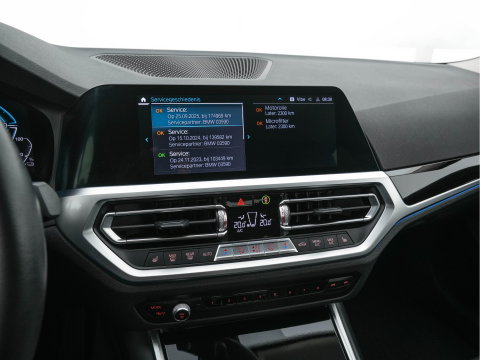 BMW 3-serie 330e eDrive Edition (Plug-In) (INCL-BTW) Aut. *LEATHER | FULL-LED | DIGI-COCKPIT | HEATED-SPORTSEATS | PRIVACYGLASS | AMBIENTLIGHT | DAB | NAVI-FULLMAP | ECC | CARPLAY | PDC | CRUI/SE | 18''ALU*