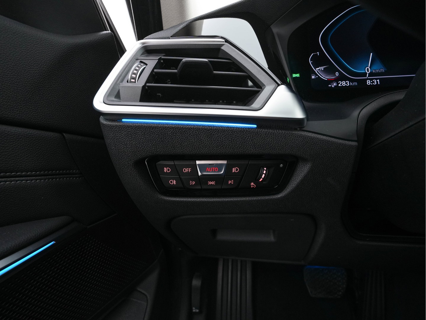 BMW 3-serie 330e eDrive Edition (Plug-In) (INCL-BTW) Aut. *LEATHER | FULL-LED | DIGI-COCKPIT | HEATED-SPORTSEATS | PRIVACYGLASS | AMBIENTLIGHT | DAB | NAVI-FULLMAP | ECC | CARPLAY | PDC | CRUI/SE | 18''ALU*