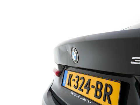 BMW 3-serie 330e eDrive Edition (Plug-In) (INCL-BTW) Aut. *LEATHER | FULL-LED | DIGI-COCKPIT | HEATED-SPORTSEATS | PRIVACYGLASS | AMBIENTLIGHT | DAB | NAVI-FULLMAP | ECC | CARPLAY | PDC | CRUI/SE | 18''ALU*