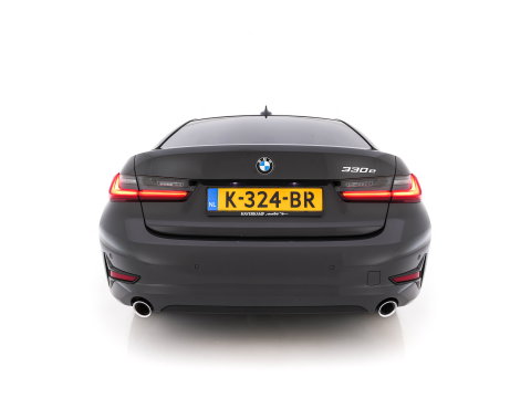 BMW 3-serie 330e eDrive Edition (Plug-In) (INCL-BTW) Aut. *LEATHER | FULL-LED | DIGI-COCKPIT | HEATED-SPORTSEATS | PRIVACYGLASS | AMBIENTLIGHT | DAB | NAVI-FULLMAP | ECC | CARPLAY | PDC | CRUI/SE | 18''ALU*