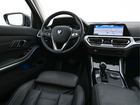 BMW 3-serie 330e eDrive Edition (Plug-In) (INCL-BTW) Aut. *LEATHER | FULL-LED | DIGI-COCKPIT | HEATED-SPORTSEATS | PRIVACYGLASS | AMBIENTLIGHT | DAB | NAVI-FULLMAP | ECC | CARPLAY | PDC | CRUI/SE | 18''ALU*