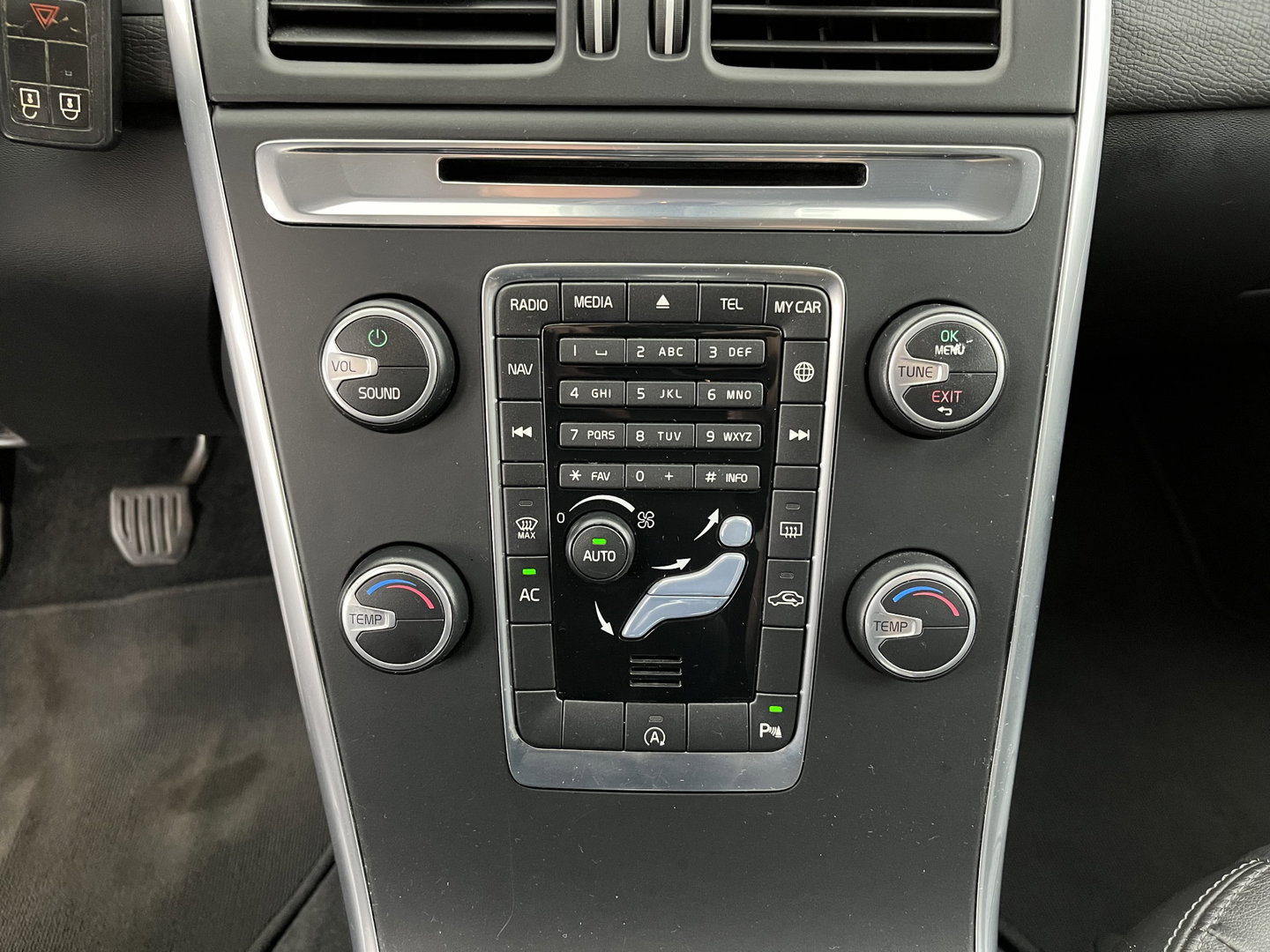 Volvo XC60 2.0 D3 FWD Momentum *LEATHER | NAVI-FULLMAP | COMFORTSEATS | ECC | PDC | CRUISE | PRIVACYGLASS | TOWBAR | 17''ALU*