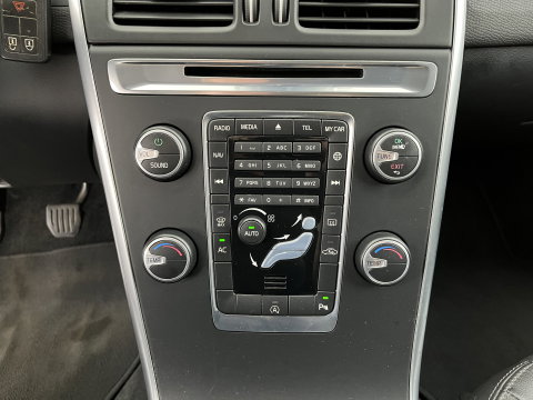 Volvo XC60 2.0 D3 FWD Momentum *LEATHER | NAVI-FULLMAP | COMFORTSEATS | ECC | PDC | CRUISE | PRIVACYGLASS | TOWBAR | 17''ALU*
