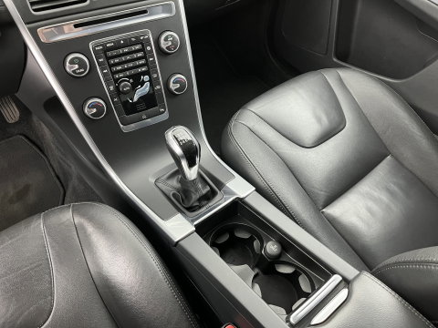 Volvo XC60 2.0 D3 FWD Momentum *LEATHER | NAVI-FULLMAP | COMFORTSEATS | ECC | PDC | CRUISE | PRIVACYGLASS | TOWBAR | 17''ALU*
