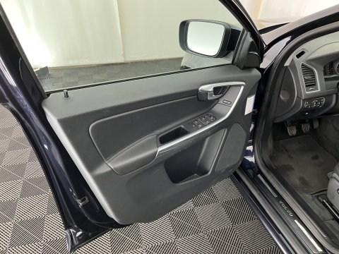Volvo XC60 2.0 D3 FWD Momentum *LEATHER | NAVI-FULLMAP | COMFORTSEATS | ECC | PDC | CRUISE | PRIVACYGLASS | TOWBAR | 17''ALU*