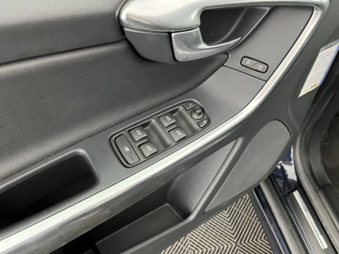 Volvo XC60 2.0 D3 FWD Momentum *LEATHER | NAVI-FULLMAP | COMFORTSEATS | ECC | PDC | CRUISE | PRIVACYGLASS | TOWBAR | 17''ALU*