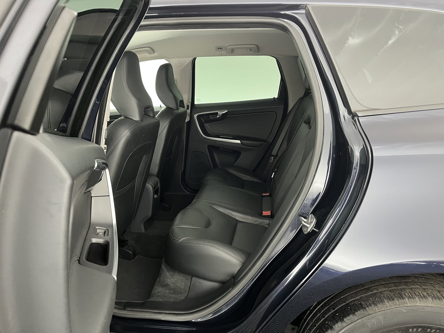 Volvo XC60 2.0 D3 FWD Momentum *LEATHER | NAVI-FULLMAP | COMFORTSEATS | ECC | PDC | CRUISE | PRIVACYGLASS | TOWBAR | 17''ALU*