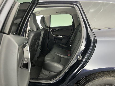 Volvo XC60 2.0 D3 FWD Momentum *LEATHER | NAVI-FULLMAP | COMFORTSEATS | ECC | PDC | CRUISE | PRIVACYGLASS | TOWBAR | 17''ALU*