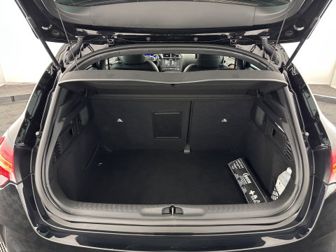DS DS 4 1.6 BlueHDi Chic *PANO-WINDOW | FULL-LED | LEATHER-ALCANTARA | HEATED-COMFORTSEATS | NAVI-FULLMAP | DAB | CAMERA | PRIVACYGLASS | ECC | PDC | CRUISE | KEYLESS | TOWBAR | 16''ALU*