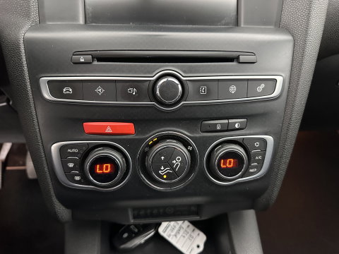 DS DS 4 1.6 BlueHDi Chic *PANO-WINDOW | FULL-LED | LEATHER-ALCANTARA | HEATED-COMFORTSEATS | NAVI-FULLMAP | DAB | CAMERA | PRIVACYGLASS | ECC | PDC | CRUISE | KEYLESS | TOWBAR | 16''ALU*