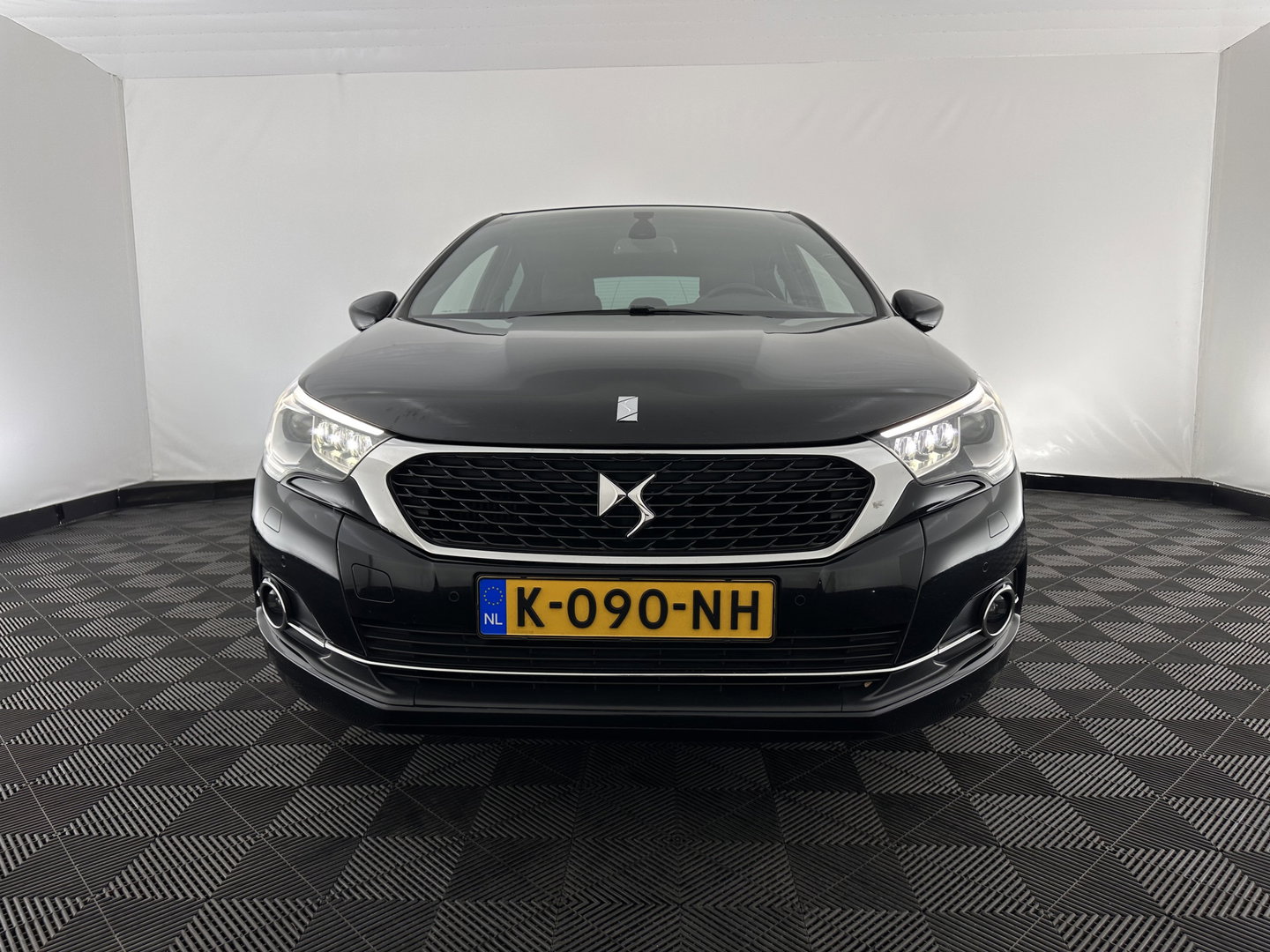DS DS 4 1.6 BlueHDi Chic *PANO-WINDOW | FULL-LED | LEATHER-ALCANTARA | HEATED-COMFORTSEATS | NAVI-FULLMAP | DAB | CAMERA | PRIVACYGLASS | ECC | PDC | CRUISE | KEYLESS | TOWBAR | 16''ALU*