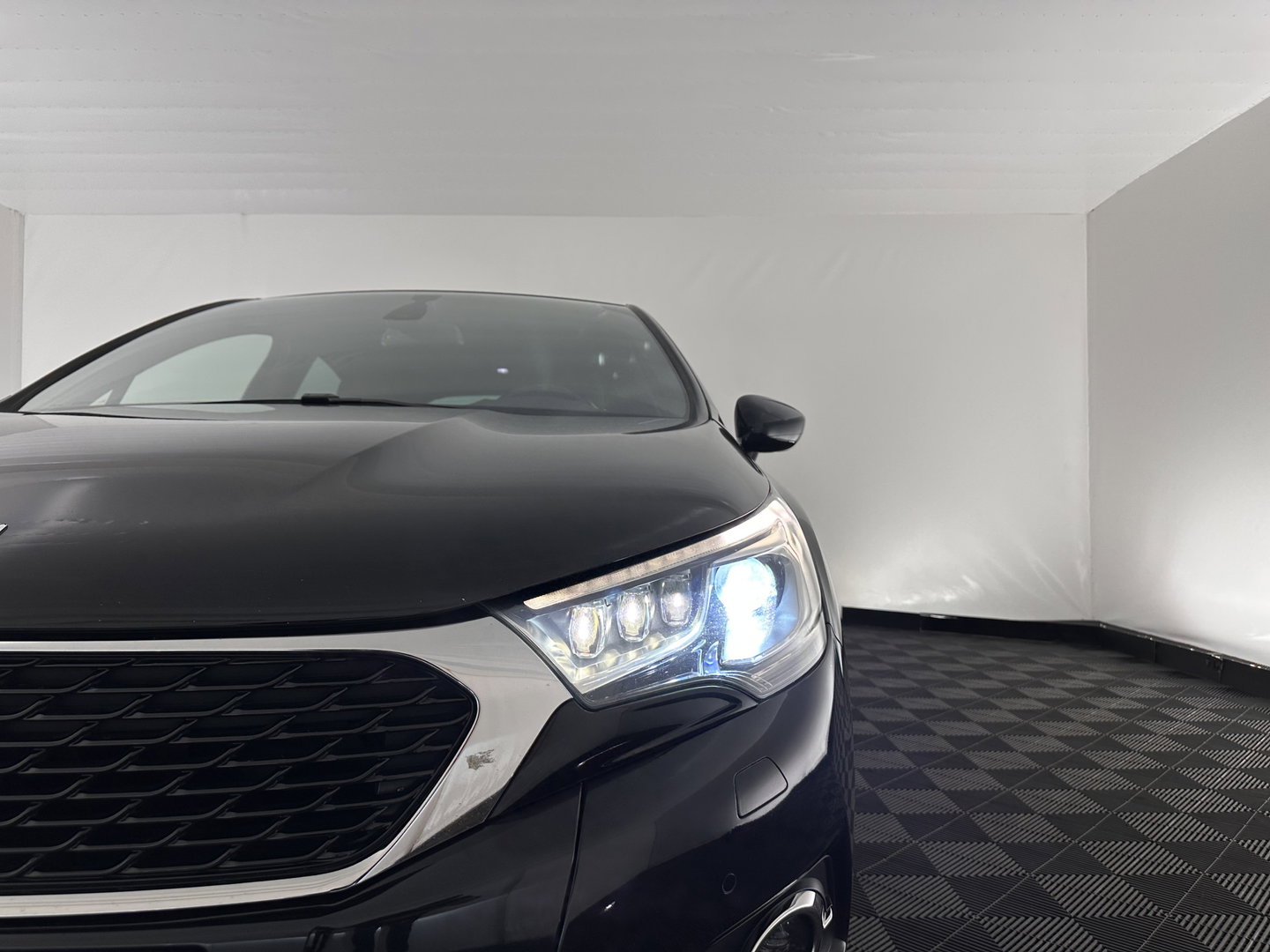 DS DS 4 1.6 BlueHDi Chic *PANO-WINDOW | FULL-LED | LEATHER-ALCANTARA | HEATED-COMFORTSEATS | NAVI-FULLMAP | DAB | CAMERA | PRIVACYGLASS | ECC | PDC | CRUISE | KEYLESS | TOWBAR | 16''ALU*