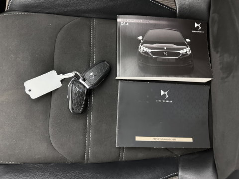 DS DS 4 1.6 BlueHDi Chic *PANO-WINDOW | FULL-LED | LEATHER-ALCANTARA | HEATED-COMFORTSEATS | NAVI-FULLMAP | DAB | CAMERA | PRIVACYGLASS | ECC | PDC | CRUISE | KEYLESS | TOWBAR | 16''ALU*
