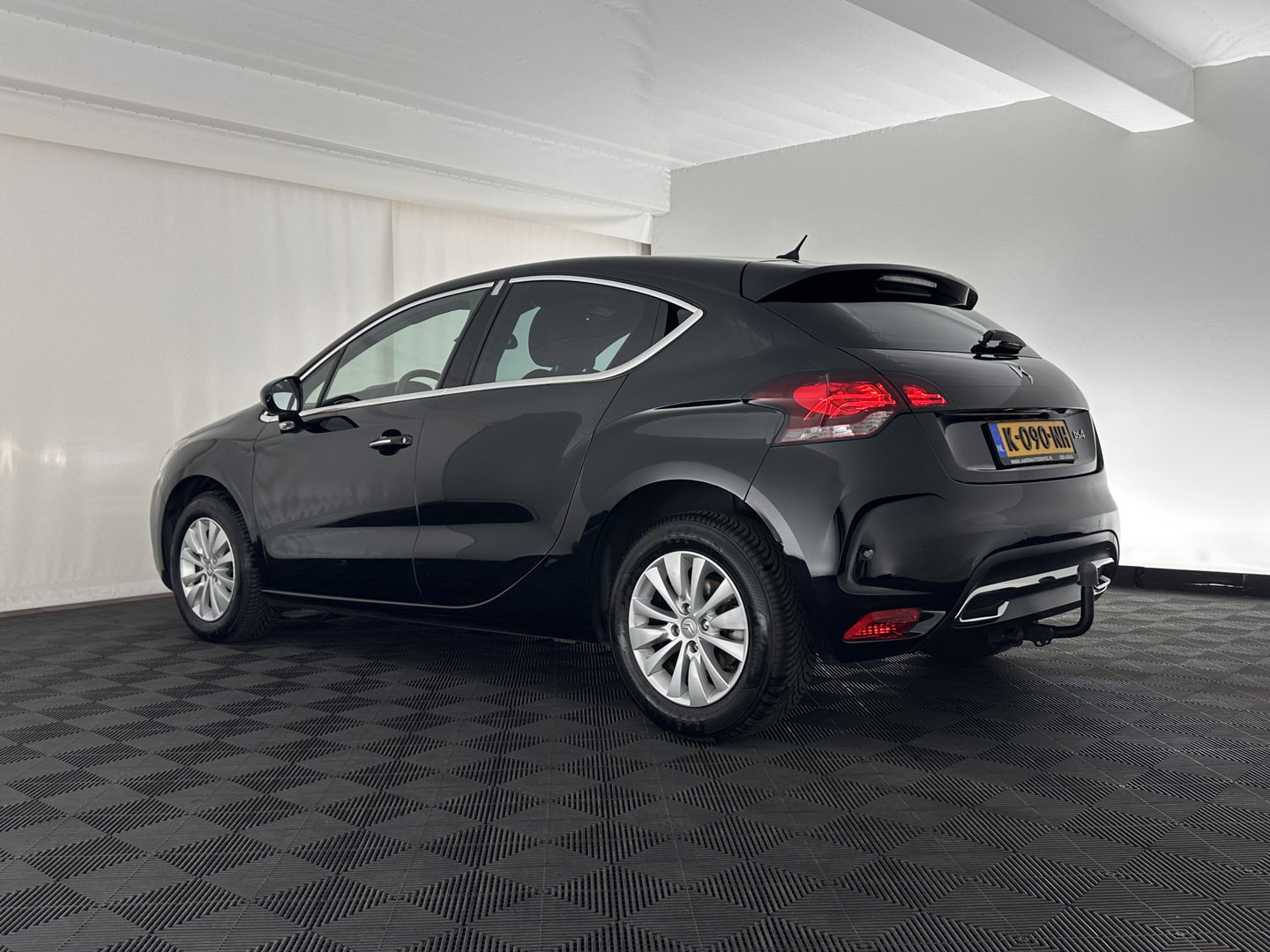 DS DS 4 1.6 BlueHDi Chic *PANO-WINDOW | FULL-LED | LEATHER-ALCANTARA | HEATED-COMFORTSEATS | NAVI-FULLMAP | DAB | CAMERA | PRIVACYGLASS | ECC | PDC | CRUISE | KEYLESS | TOWBAR | 16''ALU*