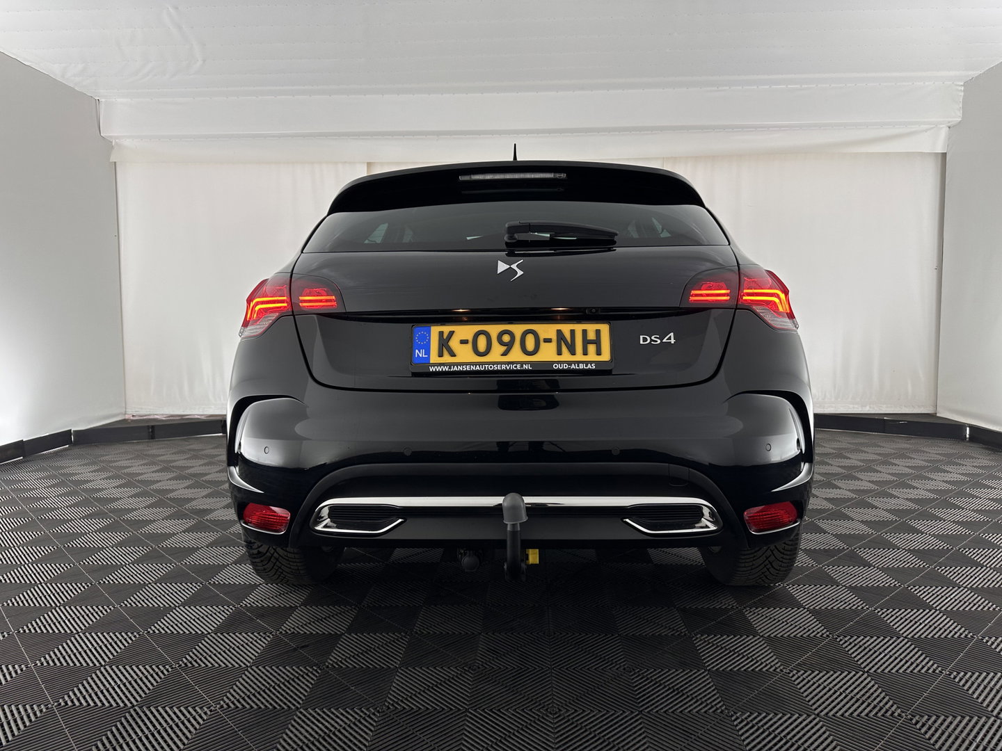 DS DS 4 1.6 BlueHDi Chic *PANO-WINDOW | FULL-LED | LEATHER-ALCANTARA | HEATED-COMFORTSEATS | NAVI-FULLMAP | DAB | CAMERA | PRIVACYGLASS | ECC | PDC | CRUISE | KEYLESS | TOWBAR | 16''ALU*