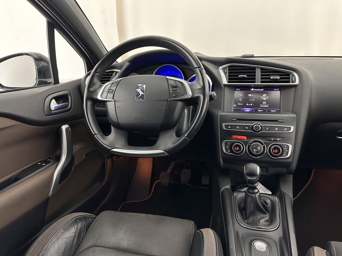 DS DS 4 1.6 BlueHDi Chic *PANO-WINDOW | FULL-LED | LEATHER-ALCANTARA | HEATED-COMFORTSEATS | NAVI-FULLMAP | DAB | CAMERA | PRIVACYGLASS | ECC | PDC | CRUISE | KEYLESS | TOWBAR | 16''ALU*