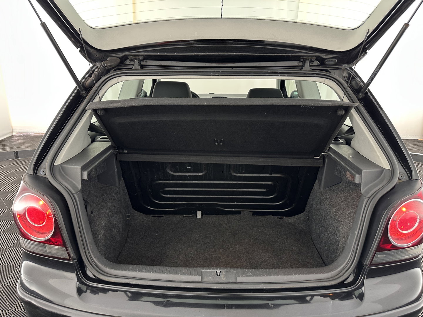 Volkswagen Polo 1.2 Optive motor not running well *AIRCO | RADIO | COMFORTSEATS | 17''ALU*
