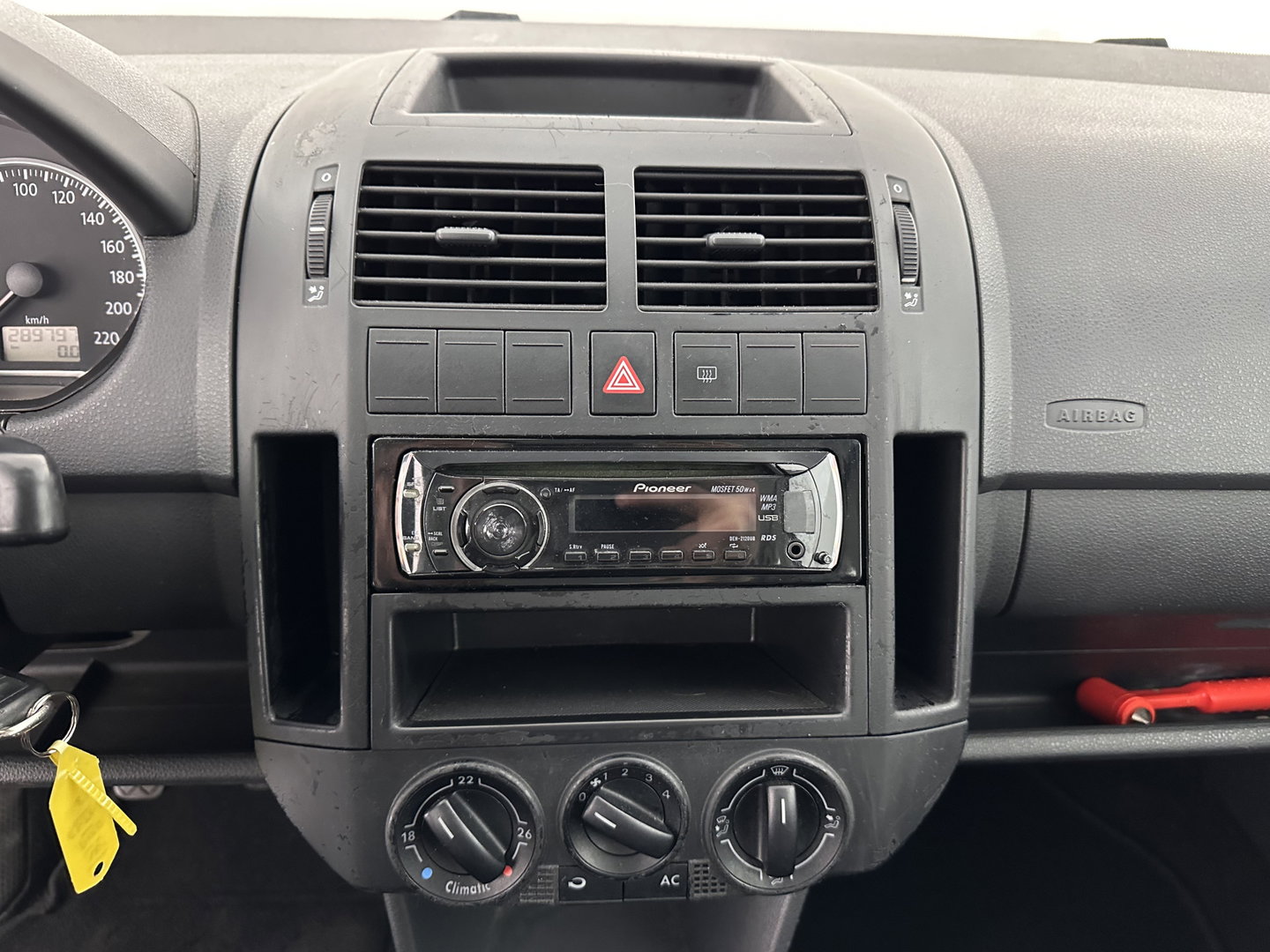 Volkswagen Polo 1.2 Optive motor not running well *AIRCO | RADIO | COMFORTSEATS | 17''ALU*