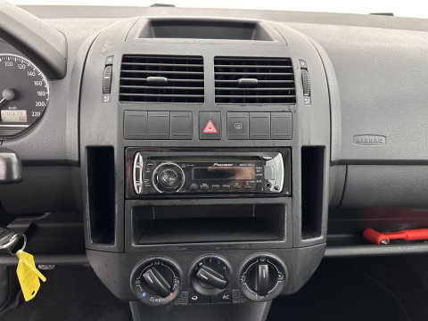Volkswagen Polo 1.2 Optive motor not running well *AIRCO | RADIO | COMFORTSEATS | 17''ALU*