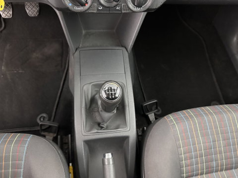 Volkswagen Polo 1.2 Optive motor not running well *AIRCO | RADIO | COMFORTSEATS | 17''ALU*