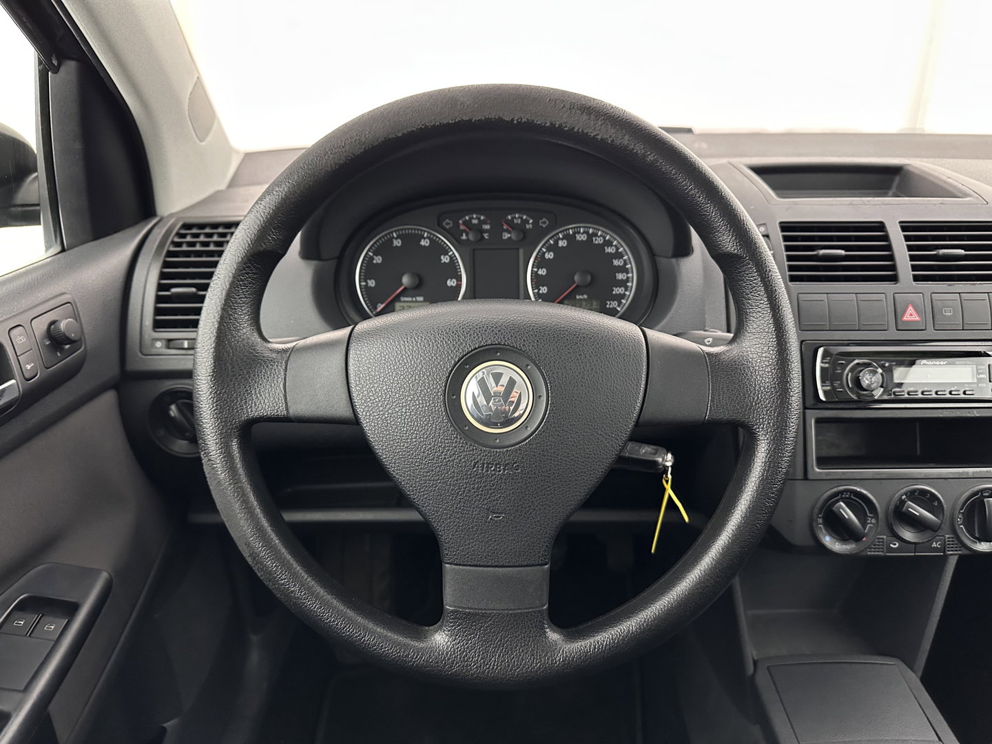 Volkswagen Polo 1.2 Optive motor not running well *AIRCO | RADIO | COMFORTSEATS | 17''ALU*