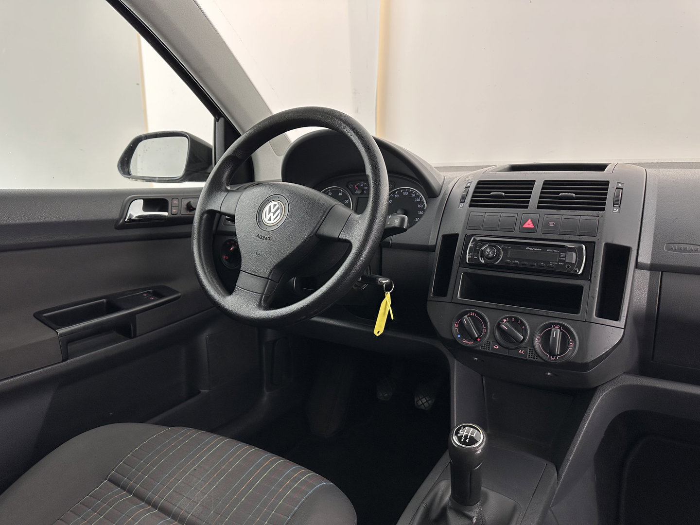 Volkswagen Polo 1.2 Optive motor not running well *AIRCO | RADIO | COMFORTSEATS | 17''ALU*