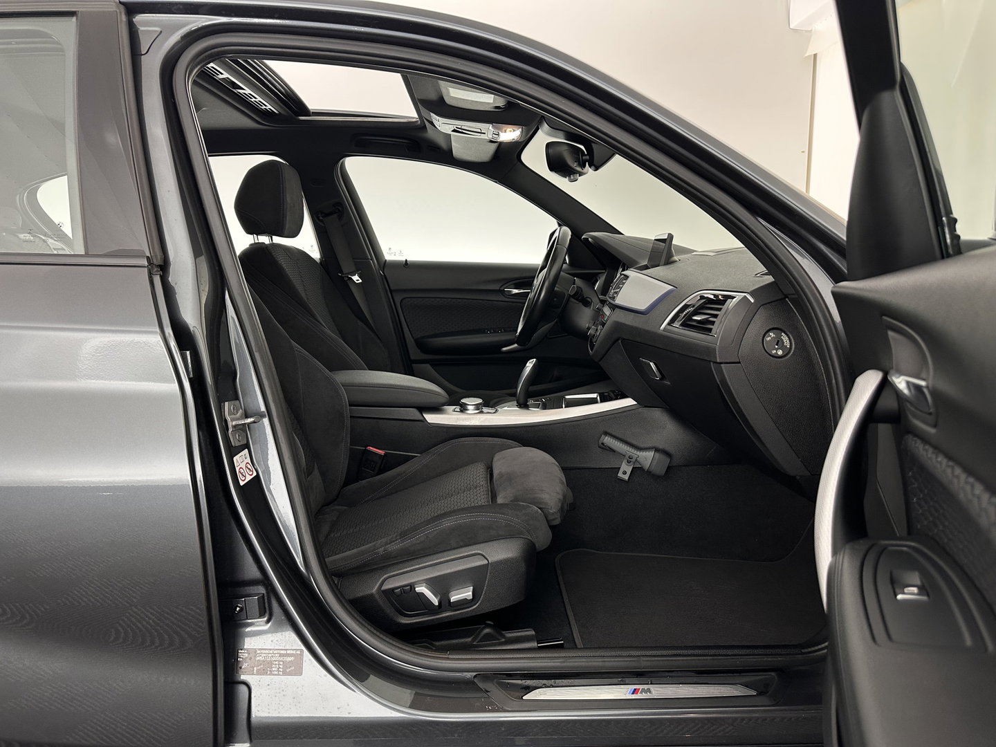 BMW 1-serie 118d M-Sportpack Executive Aut. *PANO | ALCANTARA |  FULL-LED | HEATED-SPORTSEATS | MEMORY-PACK | CAMERA | KEYLESS | DAB | NAVI-FULLMAP | PRIVACYGLASS | ECC | PDC | ADAPTIVE-CRUISE | 17''ALU*