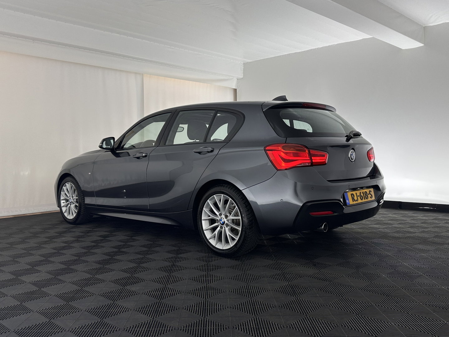 BMW 1-serie 118d M-Sportpack Executive Aut. *PANO | ALCANTARA |  FULL-LED | HEATED-SPORTSEATS | MEMORY-PACK | CAMERA | KEYLESS | DAB | NAVI-FULLMAP | PRIVACYGLASS | ECC | PDC | ADAPTIVE-CRUISE | 17''ALU*
