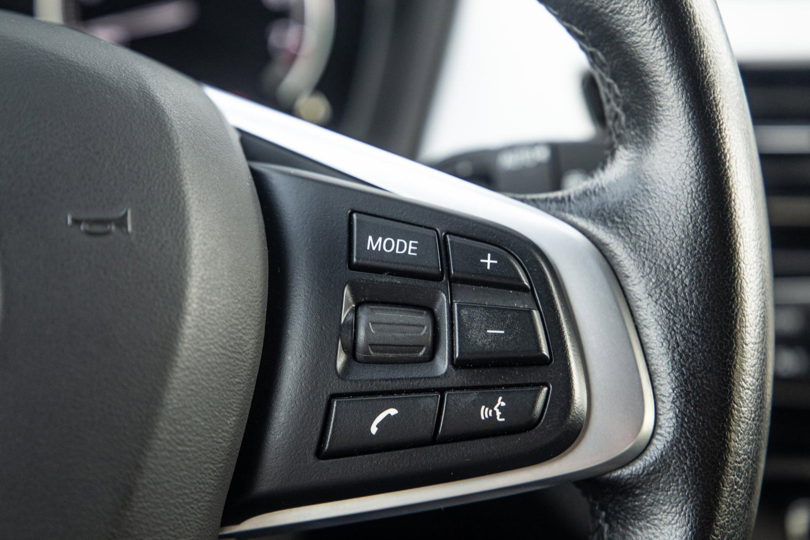 BMW X1 xDrive25e Executive BLACK LINE / CAMERA / CARPLAY / HEAD UP DISPLAY / LEDER / LED / CRUISE CONTROLE / STOELVERWARMING