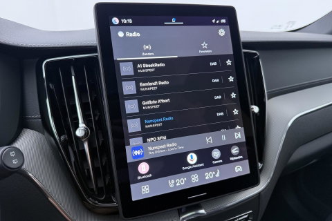 Volvo XC60 T6 Ultra Black Edition | 22 Inch | Luchtvering | Bowers & Wilkins | 360° Camera | Stoelventilatie