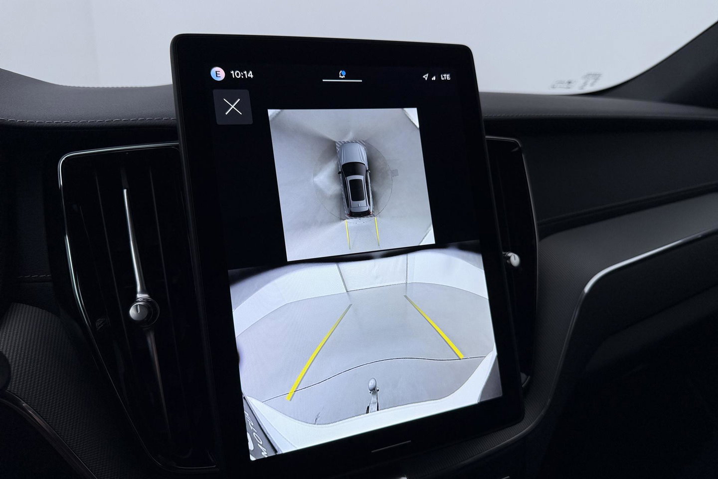 Volvo XC60 T6 Ultra Black Edition | 22 Inch | Luchtvering | Bowers & Wilkins | 360° Camera | Stoelventilatie