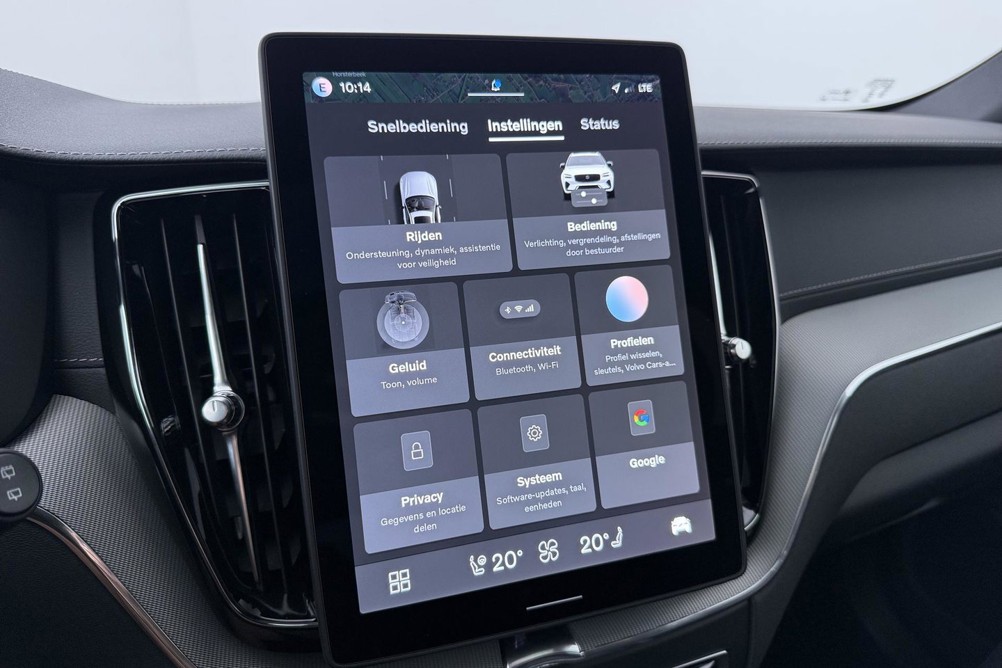 Volvo XC60 T6 Ultra Black Edition | 22 Inch | Luchtvering | Bowers & Wilkins | 360° Camera | Stoelventilatie
