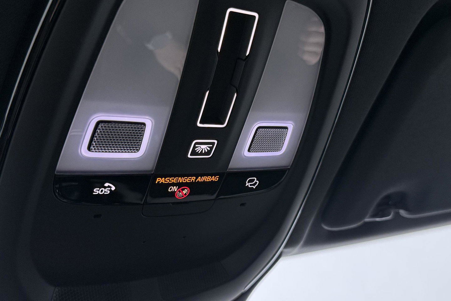 Volvo XC60 T6 Ultra Black Edition | 22 Inch | Luchtvering | Bowers & Wilkins | 360° Camera | Stoelventilatie