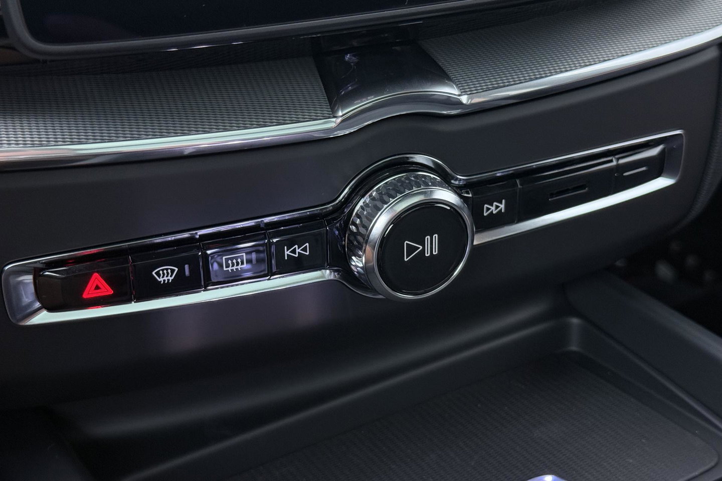 Volvo XC60 T6 Ultra Black Edition | 22 Inch | Luchtvering | Bowers & Wilkins | 360° Camera | Stoelventilatie
