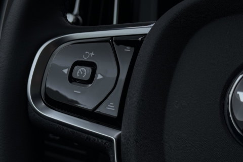 Volvo XC60 T6 Ultra Black Edition | 22 Inch | Luchtvering | Bowers & Wilkins | 360° Camera | Stoelventilatie