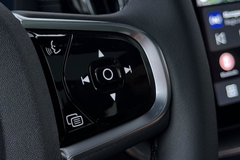 Volvo XC60 T6 Ultra Black Edition | 22 Inch | Luchtvering | Bowers & Wilkins | 360° Camera | Stoelventilatie