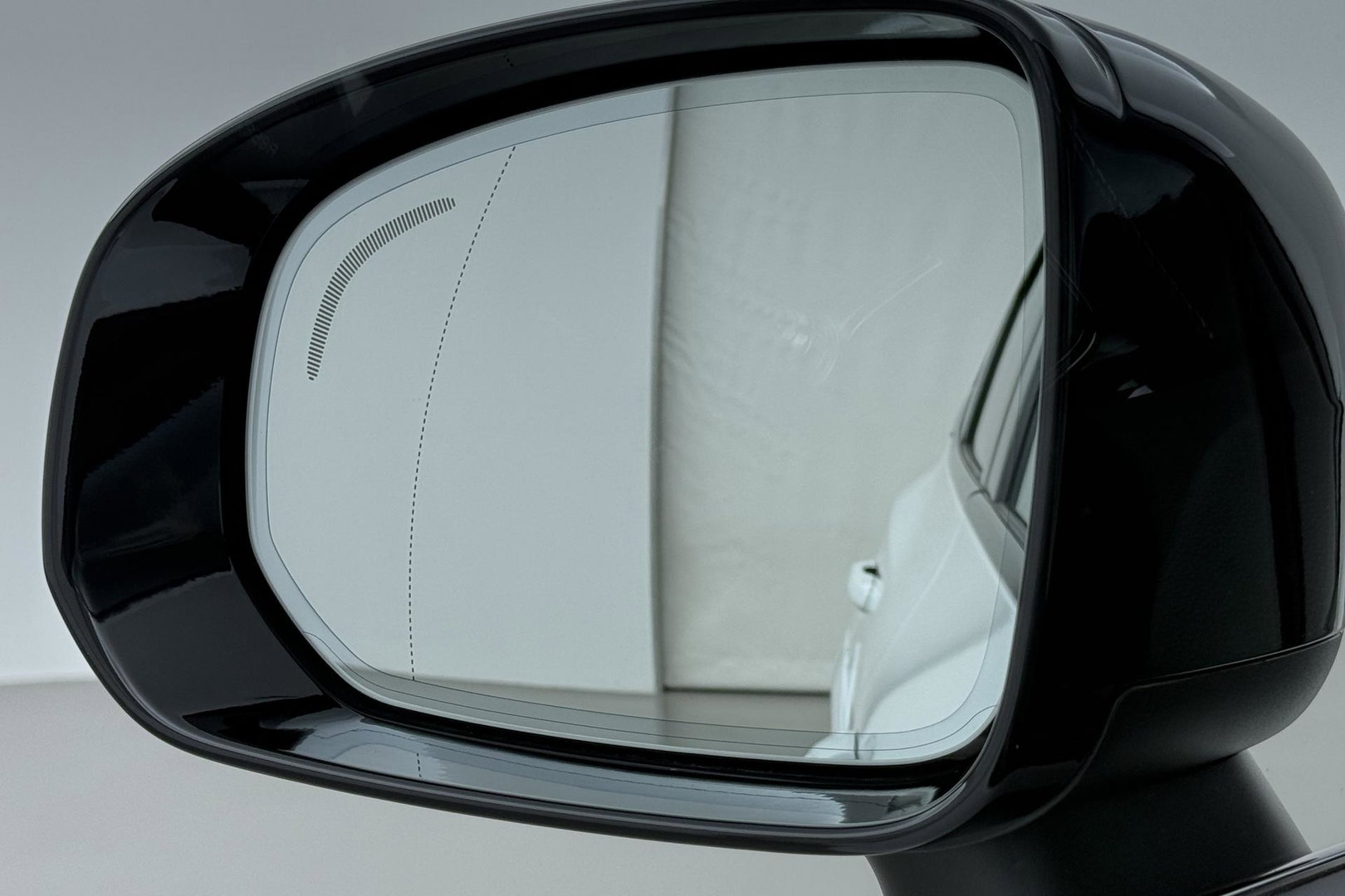 Volvo XC60 T6 Ultra Black Edition | 22 Inch | Luchtvering | Bowers & Wilkins | 360° Camera | Stoelventilatie