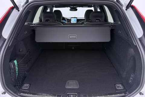Volvo XC60 T6 Ultra Black Edition | 22 Inch | Luchtvering | Bowers & Wilkins | 360° Camera | Stoelventilatie