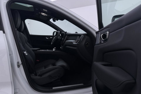 Volvo XC60 T6 Ultra Black Edition | 22 Inch | Luchtvering | Bowers & Wilkins | 360° Camera | Stoelventilatie