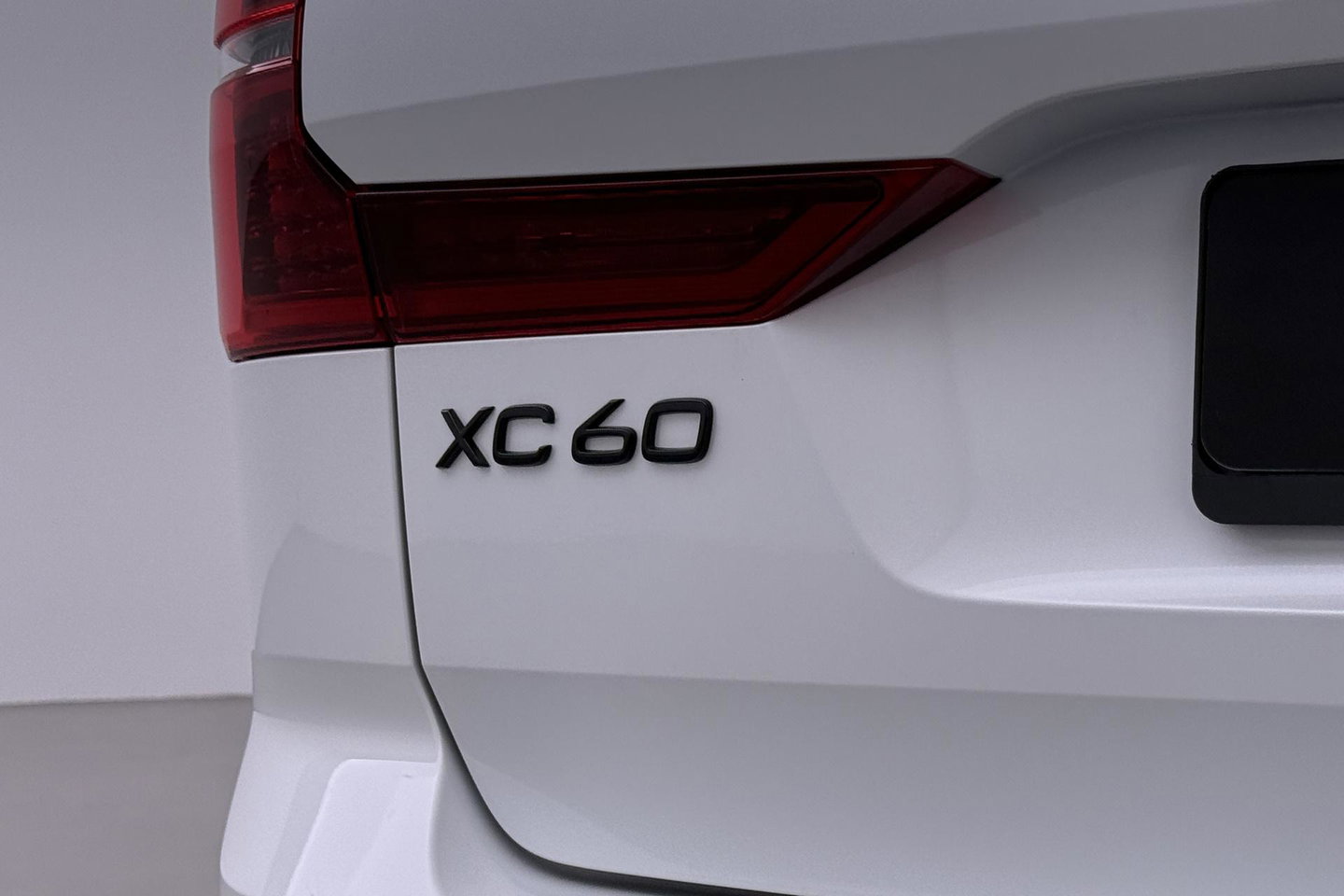Volvo XC60 T6 Ultra Black Edition | 22 Inch | Luchtvering | Bowers & Wilkins | 360° Camera | Stoelventilatie