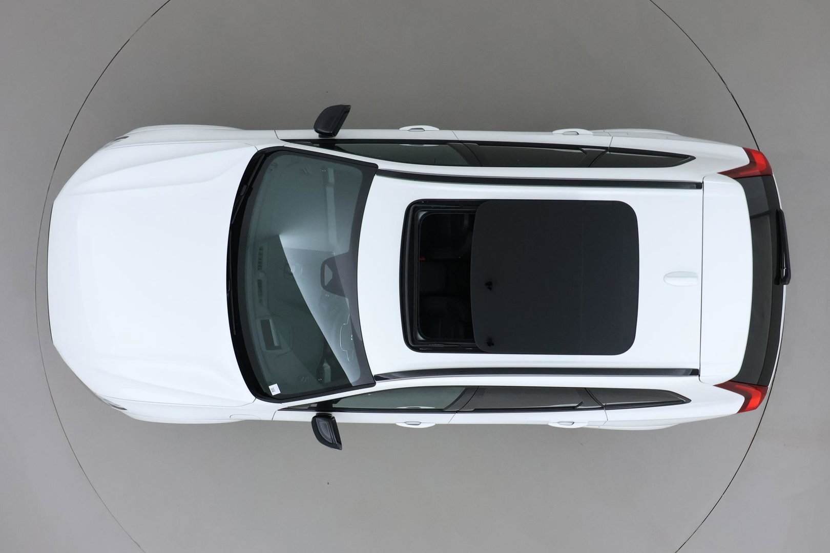 Volvo XC60 T6 Ultra Black Edition | 22 Inch | Luchtvering | Bowers & Wilkins | 360° Camera | Stoelventilatie