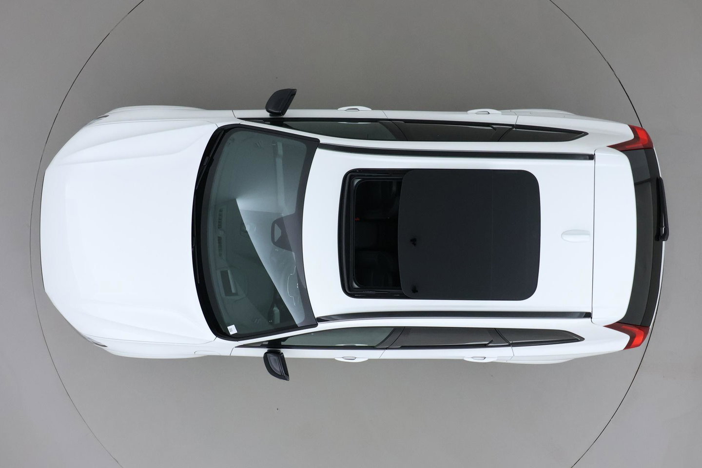 Volvo XC60 T6 Ultra Black Edition | 22 Inch | Luchtvering | Bowers & Wilkins | 360° Camera | Stoelventilatie