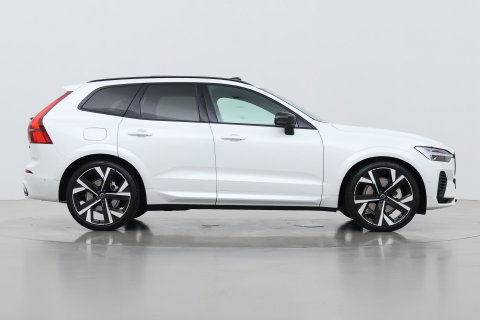 Volvo XC60 T6 Ultra Black Edition | 22 Inch | Luchtvering | Bowers & Wilkins | 360° Camera | Stoelventilatie