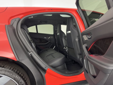 Jaguar I-PACE EV400 First Edition 90 kWh {SoH-90%} Aut. *PANO | HEAD-UP | LEATHER | FULL-LED | HEATED-SPORTSEATS | MEMORY-PACK | BLIND-SPOT | MERIDIAN-SOUND | DIGI-COCKPIT | PRIVACY-GLASS | AMBIENT-LIGHT | CAMERA | KEYLESS | 22''ALU*